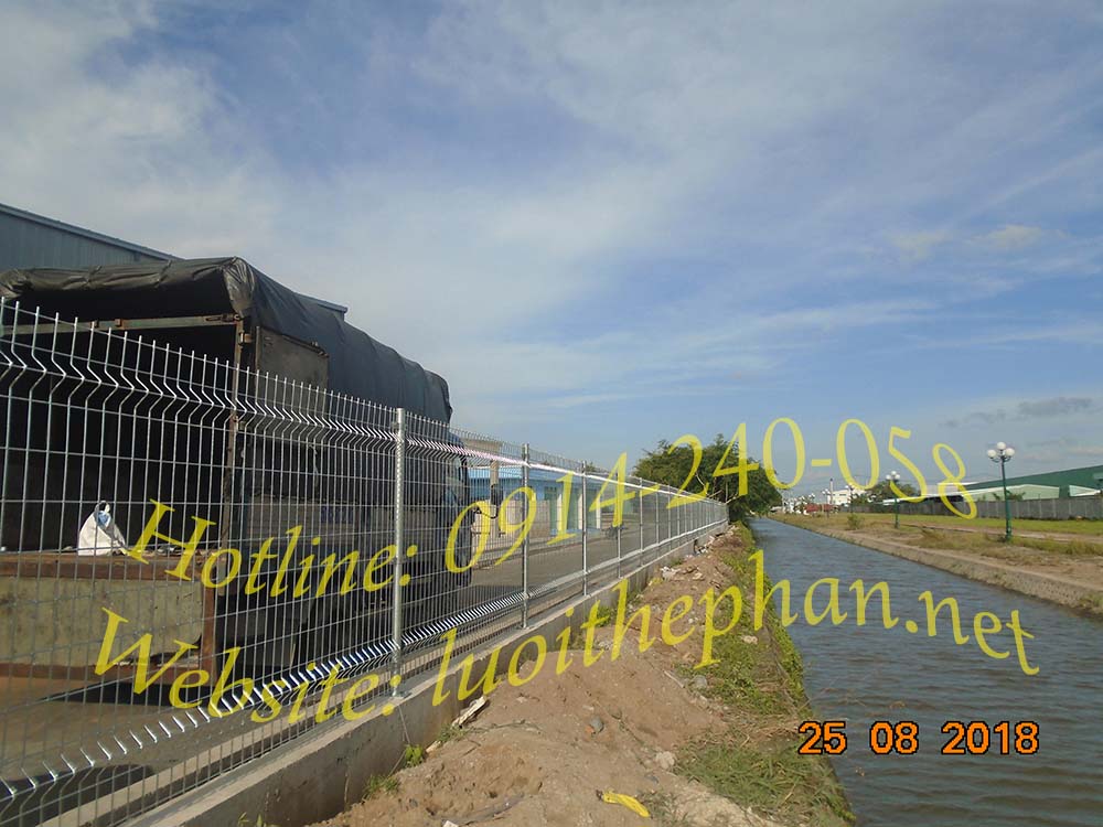 hang-rao-luoi-ma-kem-welded-mesh-fence-4