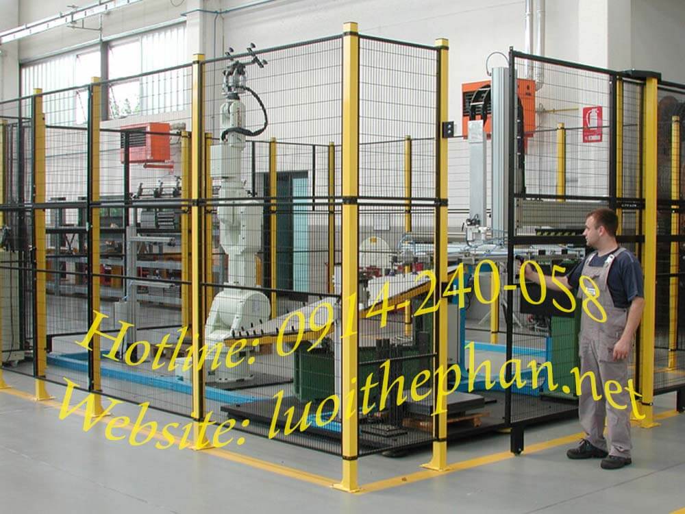 Vách lưới thép ngăn robot