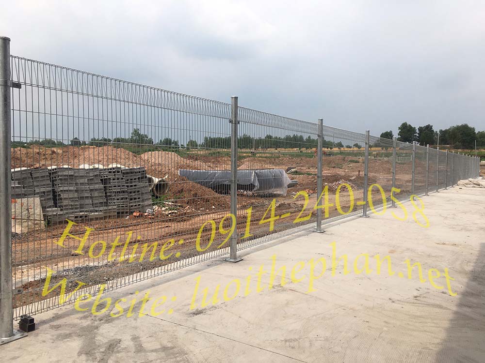 Hàng rào lưới bẻ đầu tam giác mạ kẽm