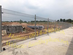 Hàng rào lưới bẻ đầu tam giác mạ kẽm