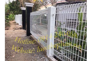 Hàng rào lưới thép bẻ đầu quanh nhà vườn